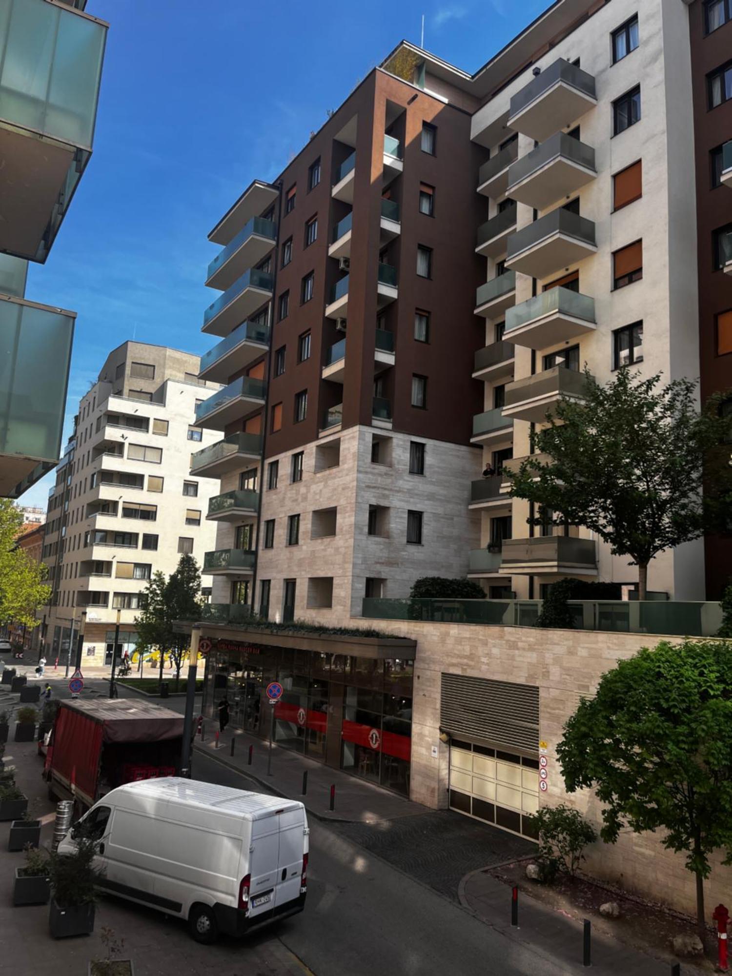 Corvin Gold City Garden Apartment
