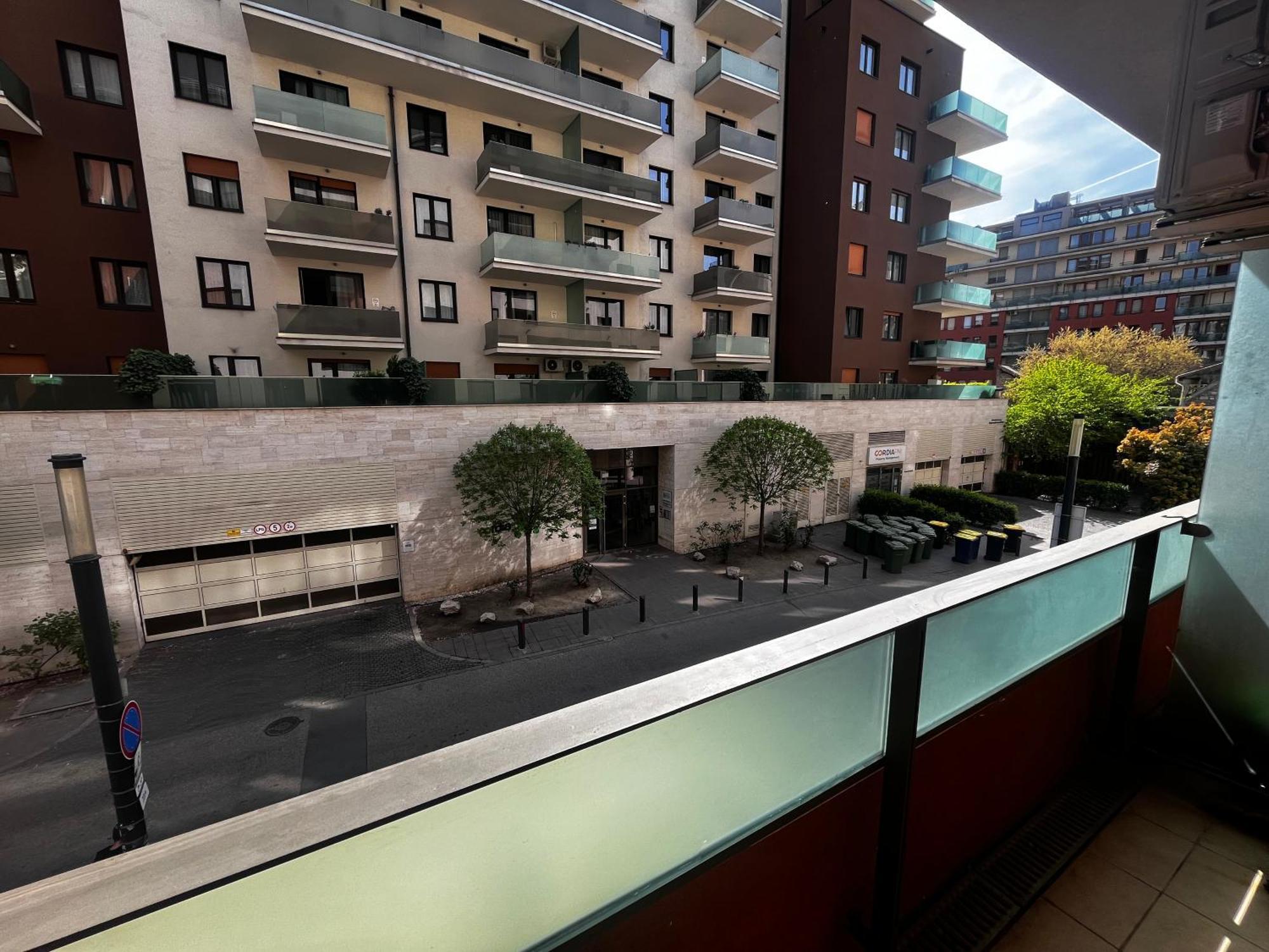 Corvin Gold City Garden Apartment